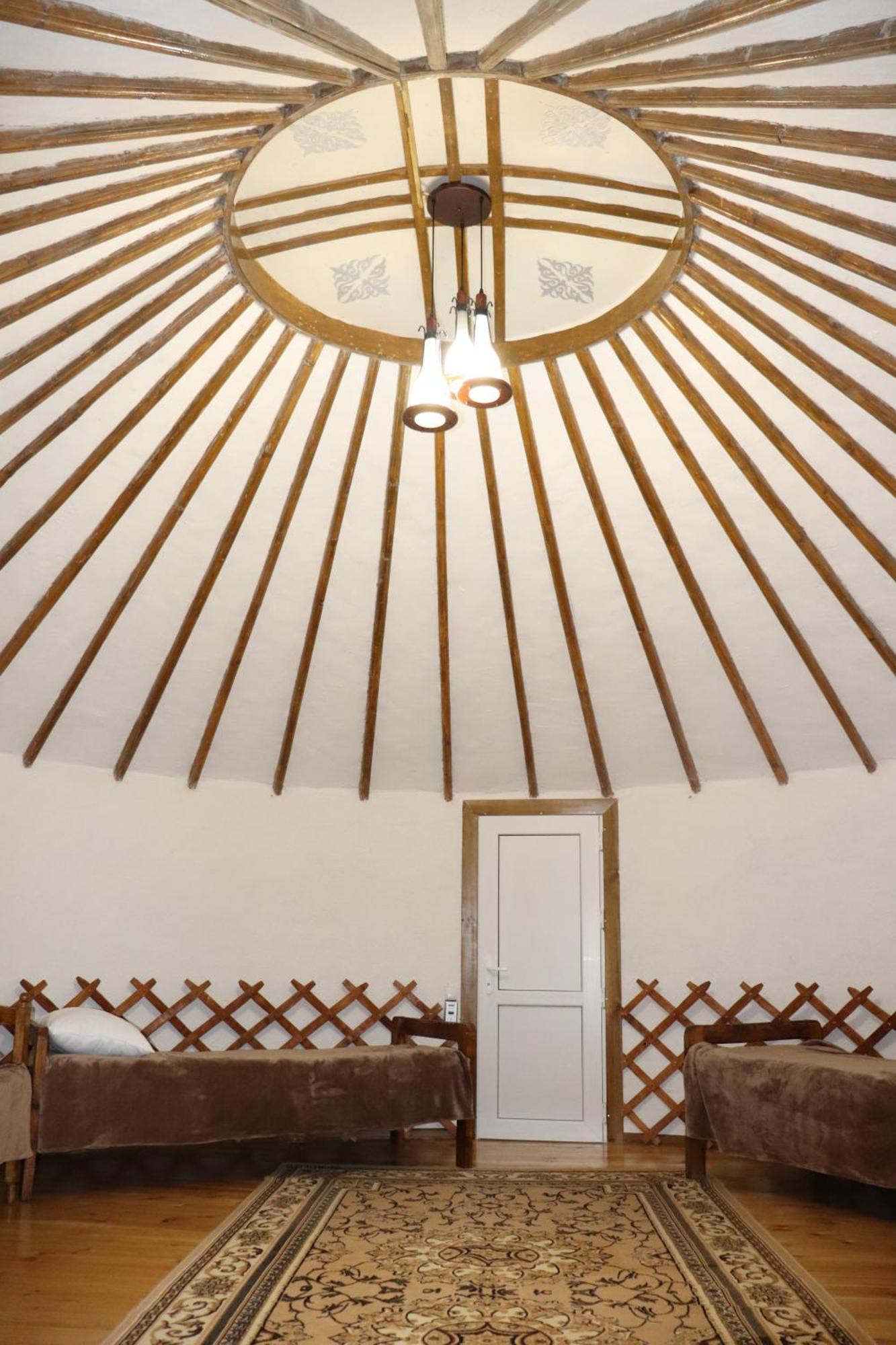 Happy Nomads Yurts & Hostel Karakol Exterior foto