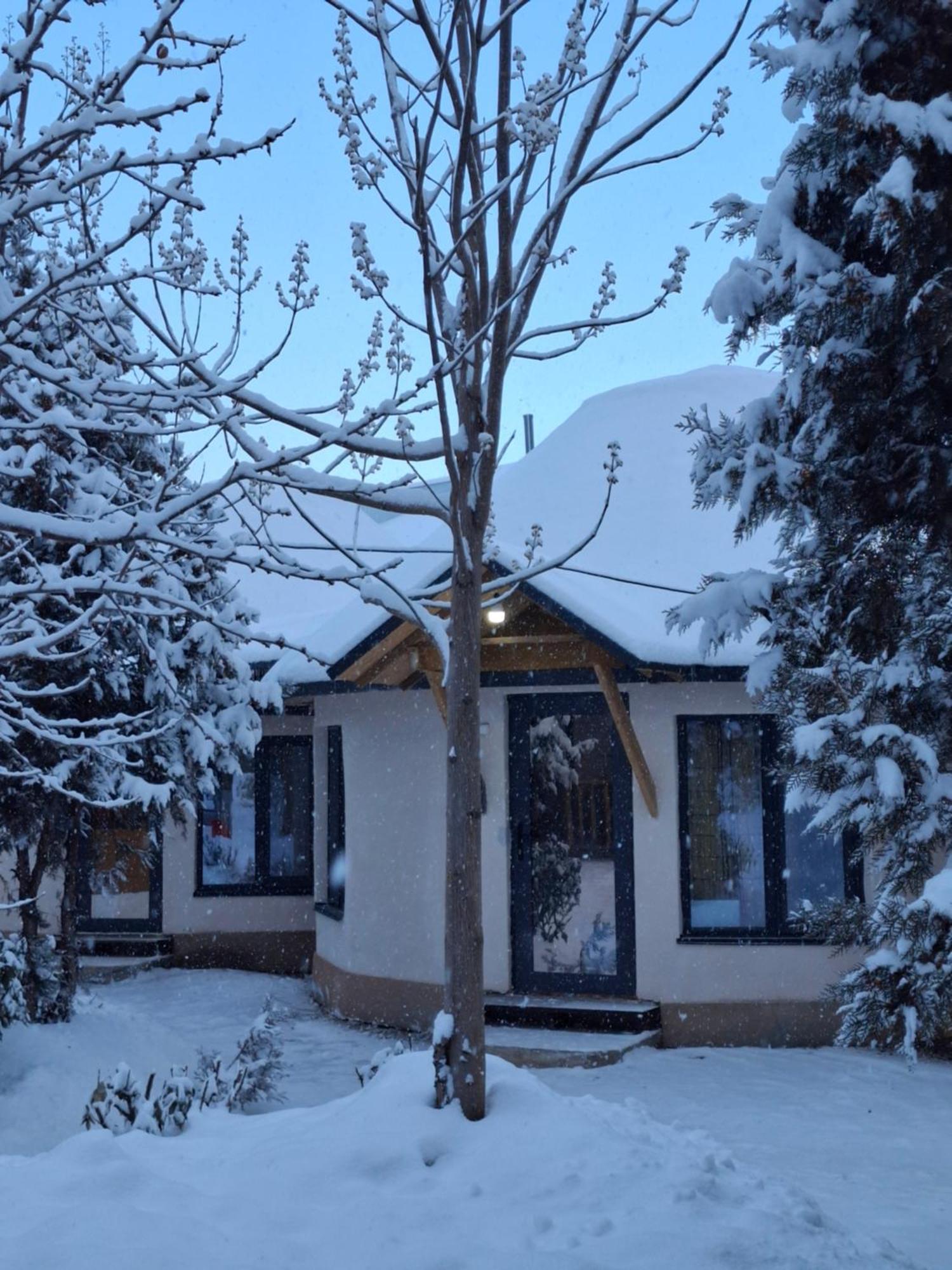 Happy Nomads Yurts & Hostel Karakol Exterior foto