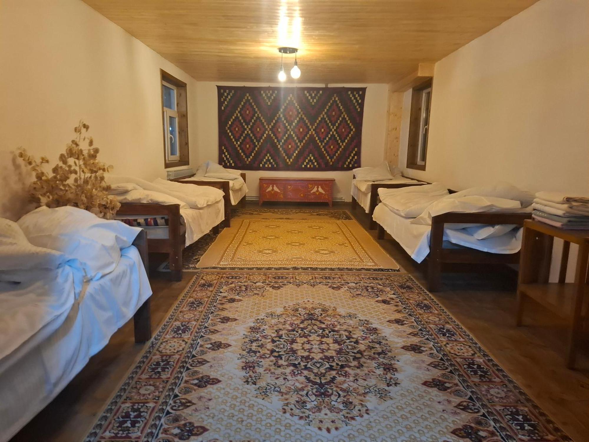 Happy Nomads Yurts & Hostel Karakol Exterior foto